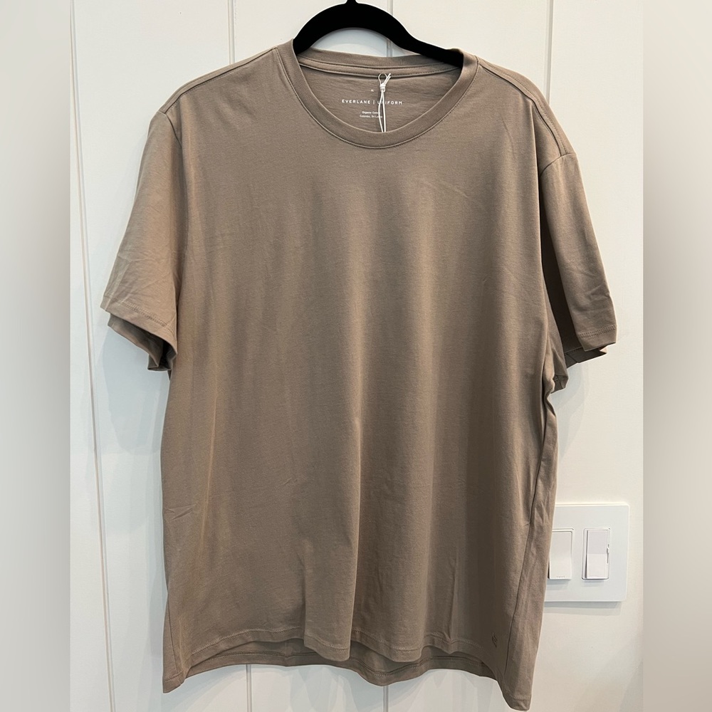 Everlane men’s tan uniform short sleeve t-shirt. New with tags. Size XL.